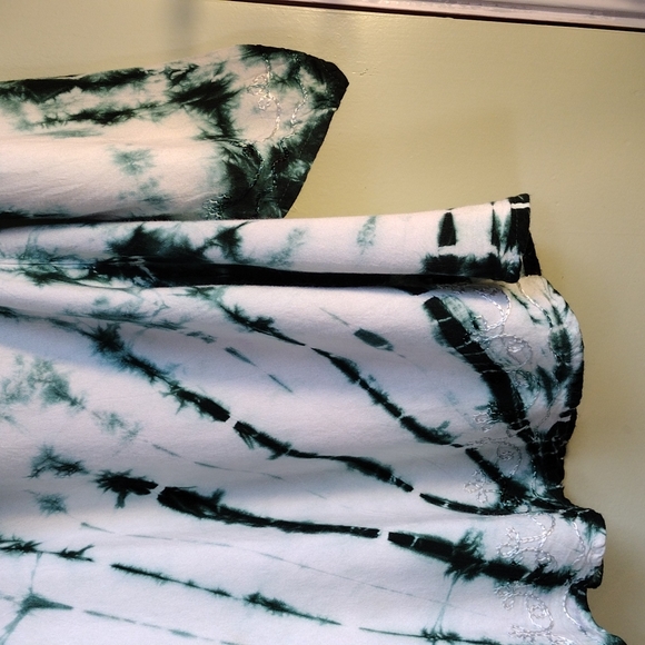 Long sleeve A-frame green white tye dye blouse size S/M - Picture 4 of 7